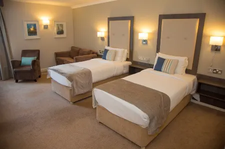 Westlodge Hotel & Leisure Centre Отели в г. Glengarriff