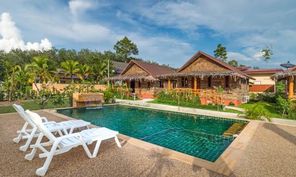 Pinthong Aonang Villa