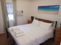 Charming, Private 3-Bedroom Cottage by the Bay Hotels in Wynnum