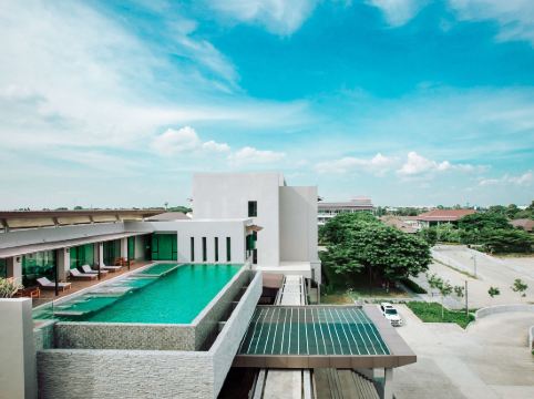 โรงแรม เดอะ คาวาลิ คาซ่า รีสอร์ท