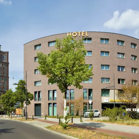Hotel am Borsigturm Отели рядом с достопримечательностью «Стадион в Виттенау»