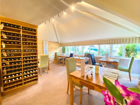 Castle Cottage Inn Отели в г. Llanbedr