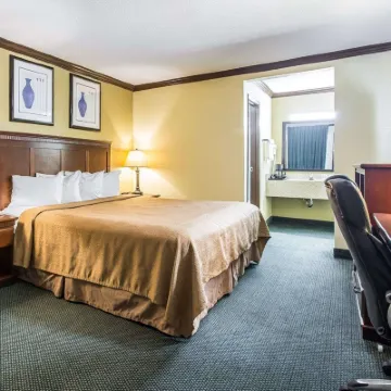 Quality Inn San Diego I-5 Naval Base Hotels near San Diego Convention Center