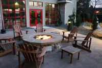 Wildwood Lodge & Suites Hotel di Clive
