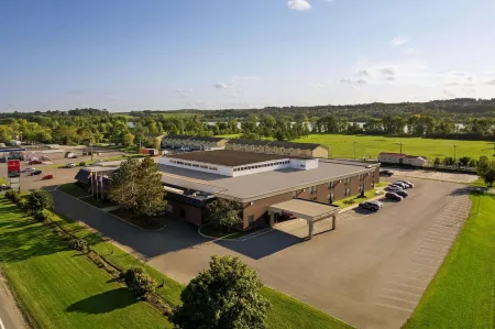 Ramada by Wyndham Fredericton Отели рядом с достопримечательностью «Университет Нью Брансуик»