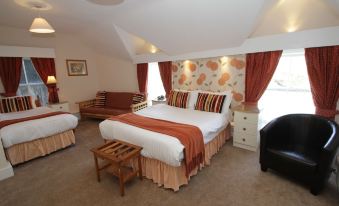 Lion Hotel & Studio Apartments