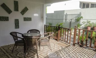 R&G Justlikehome Apartment 1 with Blue Sofa Set and Apartment 2 with Garden View with Brown Sofa Set