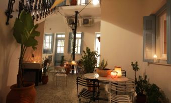 Live in Athens, Thiseio Historic House