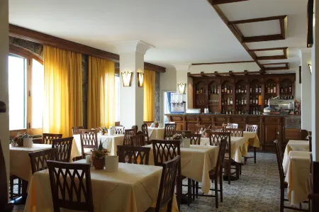 Hotel Mega Mare Отели рядом со станцией Seiano