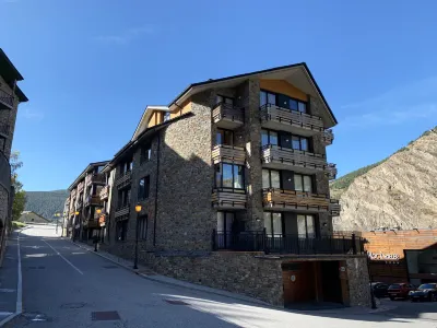 Apartamentos Canillo Ribagrossa 3000 โรงแรมใน