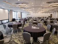 Holiday Inn & Suites CALGARY SOUTH - CONFERENCE CTR by IHG Отели рядом с достопримечательностью «Железнодорожная станция Heritage C Train»