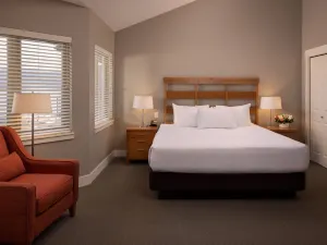 The Cove Lakeside Resort