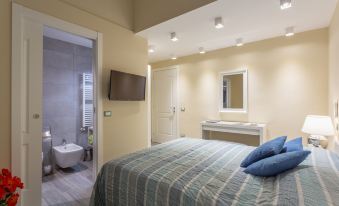 Carla's Rooms with Private Bathroom & Shared Kitchen