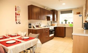 Warwick Home Lisca House - Housity
