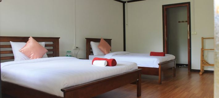 Khaosok River Camp Hotéis em Phanom