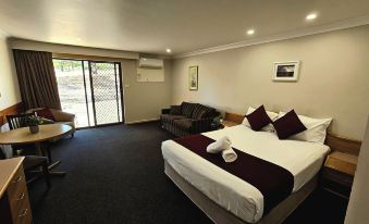 Hilltops Retreat Motor Inn