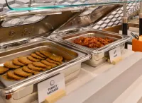 MUNCIE PLACE HOTEL & SUITES by IHG - breakfast