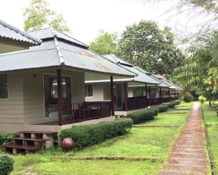 พยามคอทเทจรีสอร์ท โรงแรมในเกาะพยาม