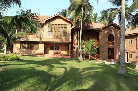 Coconut Grove Beach Resort Отели рядом с достопримечательностью «Сан-Жоржи-да-Мина»