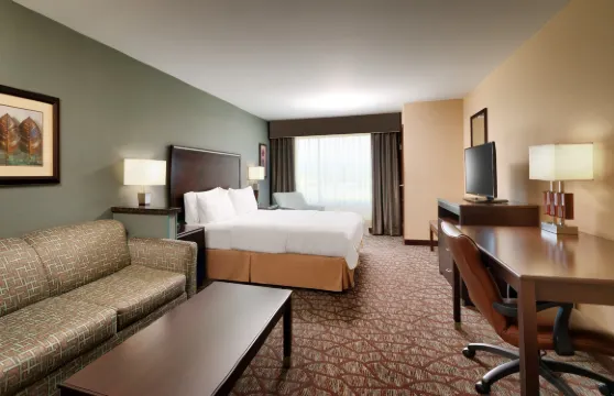 智選假日套房酒店小山