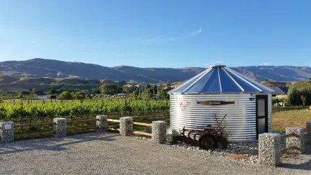 River Rock Estate Отели рядом с достопримечательностью «Wooing Tree Estate»