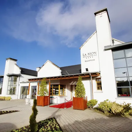La Mon Hotel & Country Club