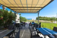Yiannis Apartments - Pet friendly