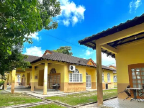 Rumbia Resort Villa Paka Hotels in Paka