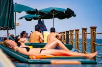 Ambassador Plaza Hotel - Beach