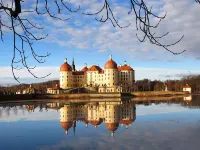 Radisson Blu Park Hotel & Conference Centre, Dresden Radebeul Отели рядом с достопримечательностью «Клотче»