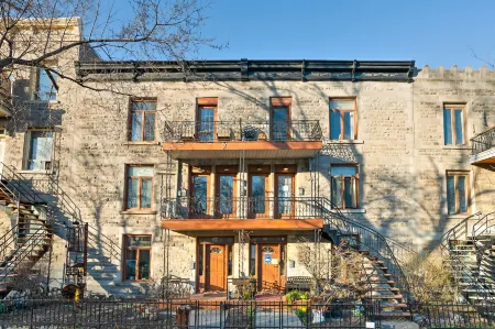 Accueil Chez Francois Отели рядом с достопримечательностью «Парк олимпик де Монреаль»