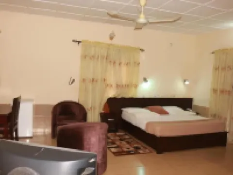 Liz Ani Hotel โรงแรมในแคละบาร์