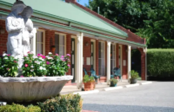 Elms Motor Inn