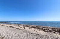 Coorie by the Coast, Direct Beach Access Getaway - Arbroath