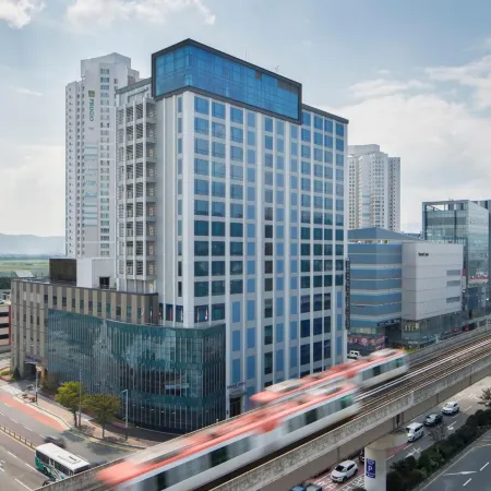 I Square Hotel