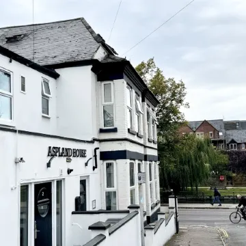 Riverside Hotel