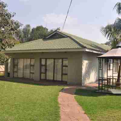 Coghlan Villa Guest House Hotel Exterior