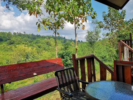 Klong Sai Hills Resort Отели рядом с достопримечательностью «Wat Khao Phaeng Ma»