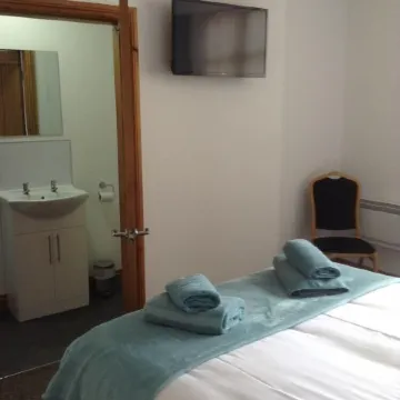 The Bear on the Square