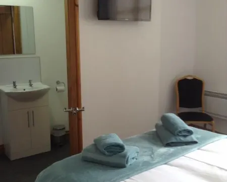 ザ ベアー オン ザ スクエア ミロムのホテル