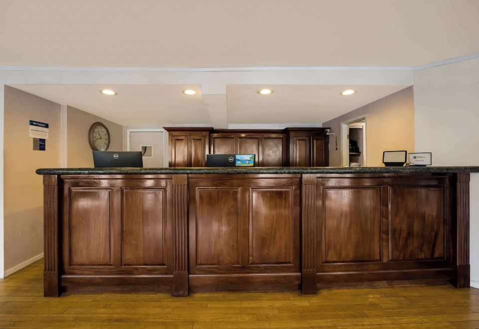 슈어스테이 플러스 바이 베스트 웨스턴 우드버리 인