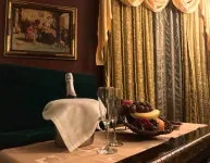 Ambassador Hotel - พร้อมอาหารเช้า