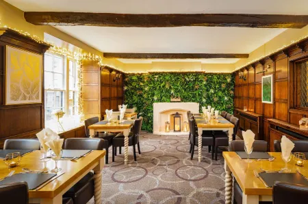 Boars Head Hotel Отели в г. Лландифаелог