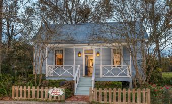 Maison D'Memoire Bed & Breakfast Cottages