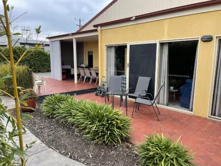 Austral Place 88 Via Merri River Отели в г. Уоррнамбул