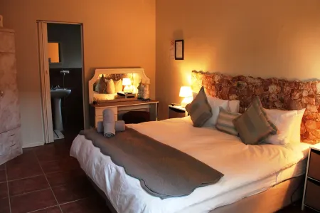 Potties Guesthouse Отели в г. Bo-Karoo