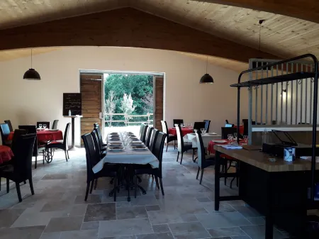 Cabanes Trésors de Campagne,Spas Privatifs Отели в г. Монреаль