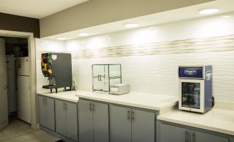 Mockingbird Inn & Suites