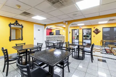 Quality Inn & Suites Отели в г. Диксон