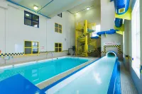 Redwood Inn & Suites Hotels in Clairmont